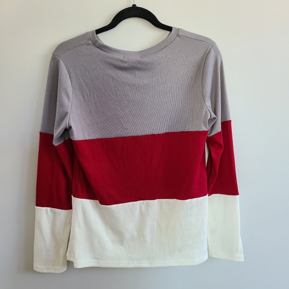 ✨️5 for $25✨️ Brand New Small Blooming Jelly Striped Long Sleeve Shirt - Picture 4 of 4